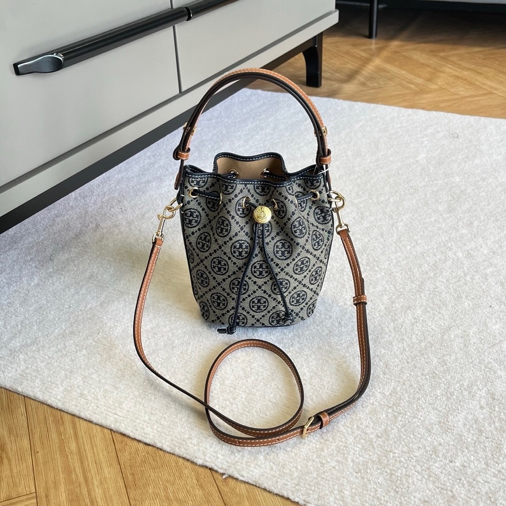 NEW Tory Burch monogram bucket bag